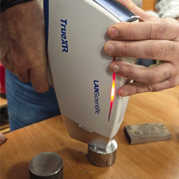 Анализатор металлов РФА TrueXR — портативный рентгенофлуоресцентный спектрометр Анализатор металлов РФА TrueXR — портативный рентгенофлуоресцентный спектрометр